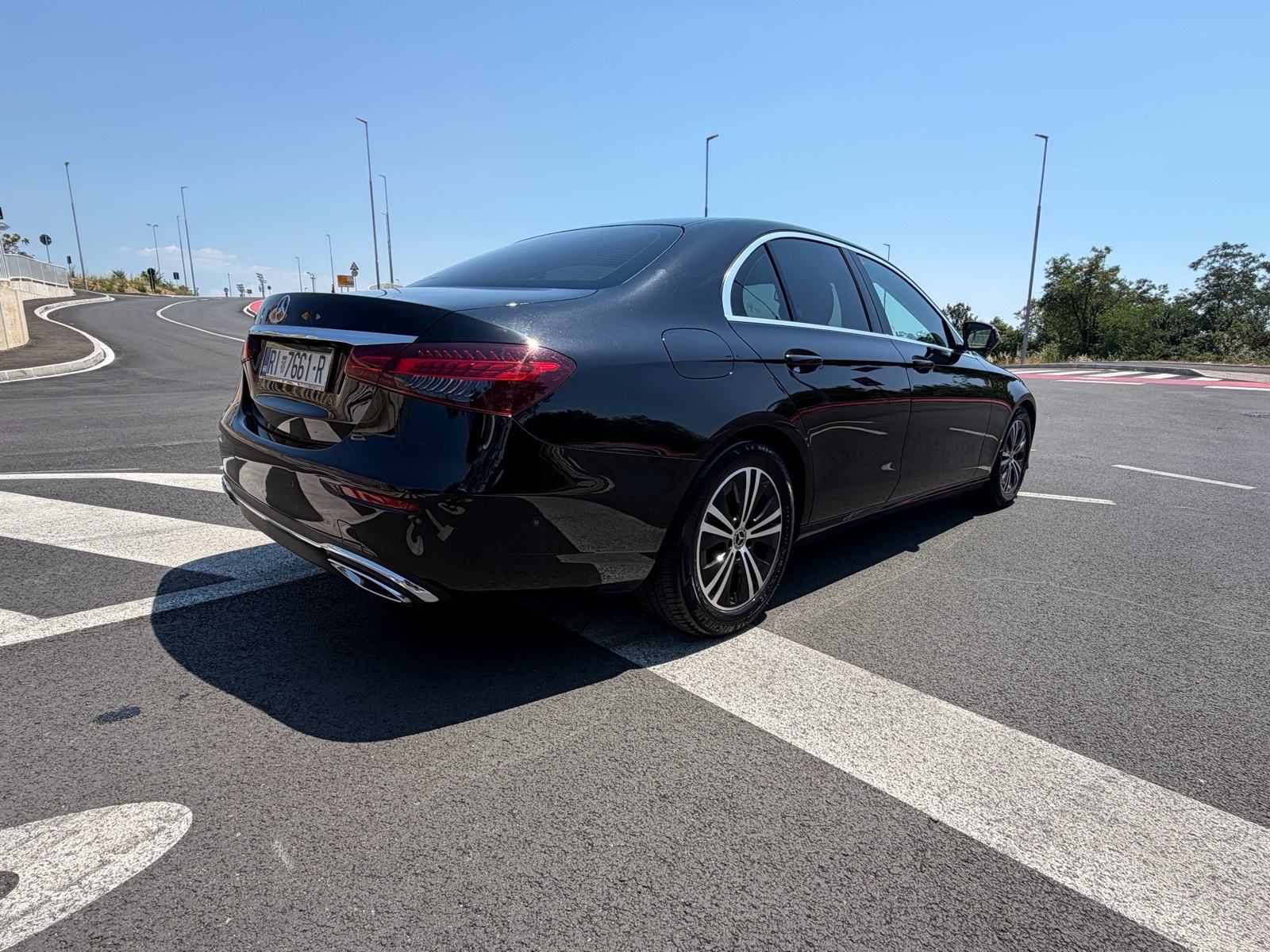 Mercedes-Benz E-klasa E 220 automatik 9G, fotografija 3
