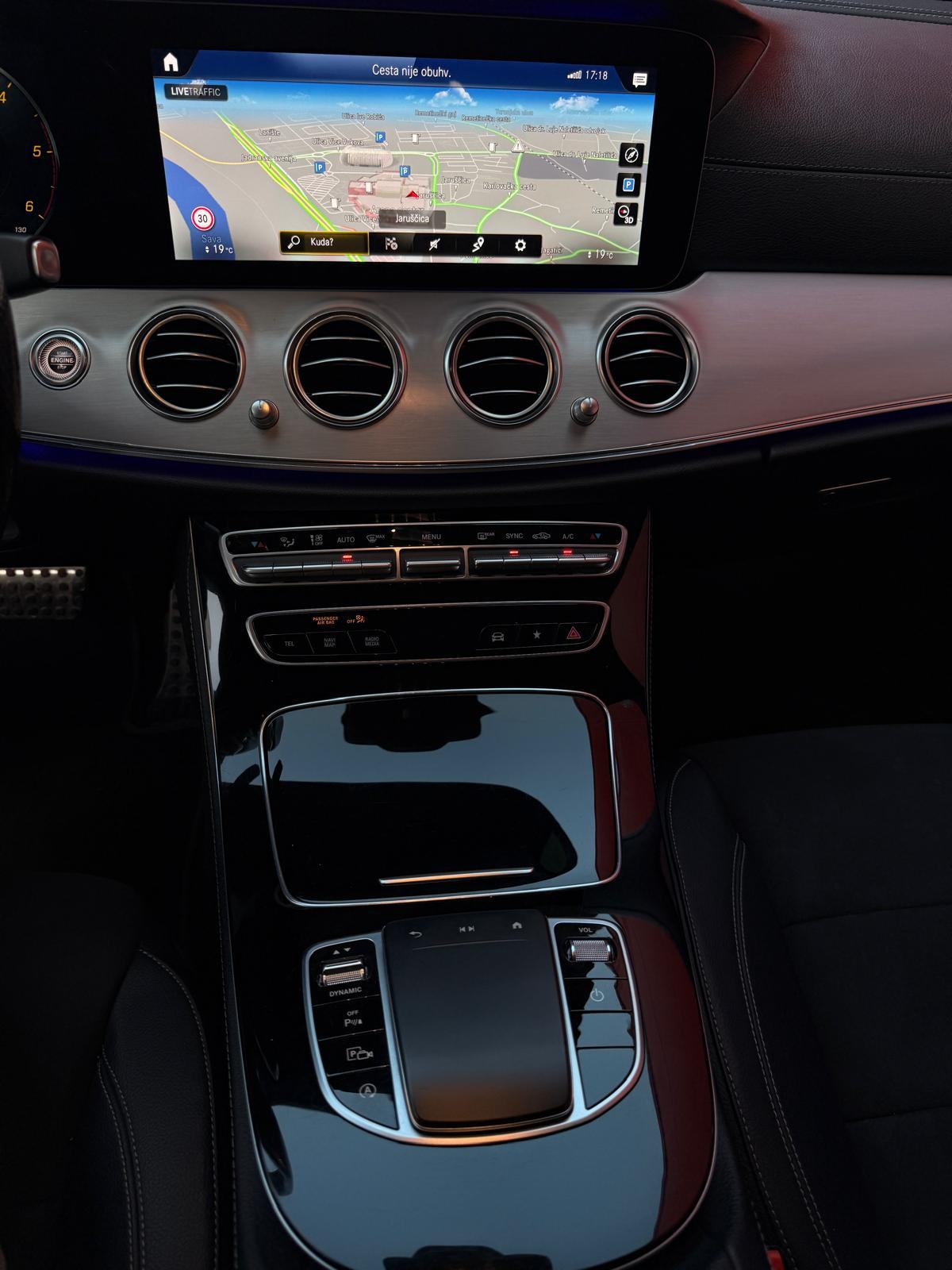 Mercedes E 220d AMG redizajn - HR auto - Multibeam, ACC, 360,Burmester, fotografija 8