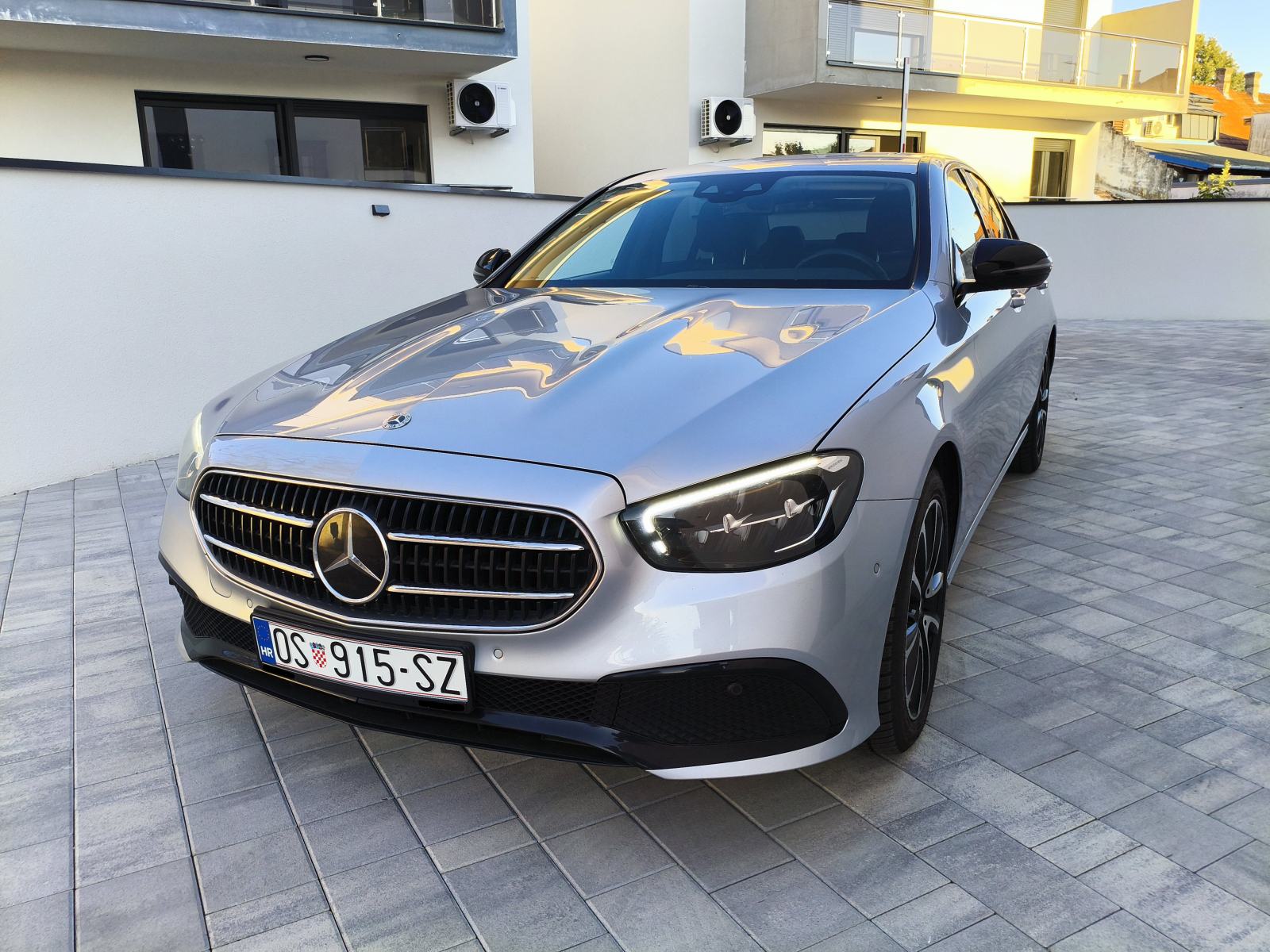 Mercedes-Benz E-klasa E 220 KAO NOVO, fotografija 2
