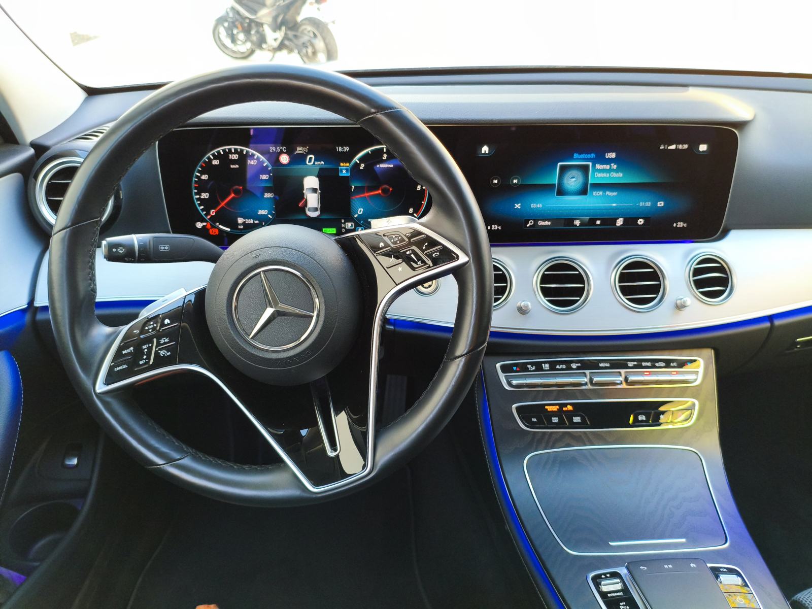 Mercedes-Benz E-klasa E 220 KAO NOVO, fotografija 14