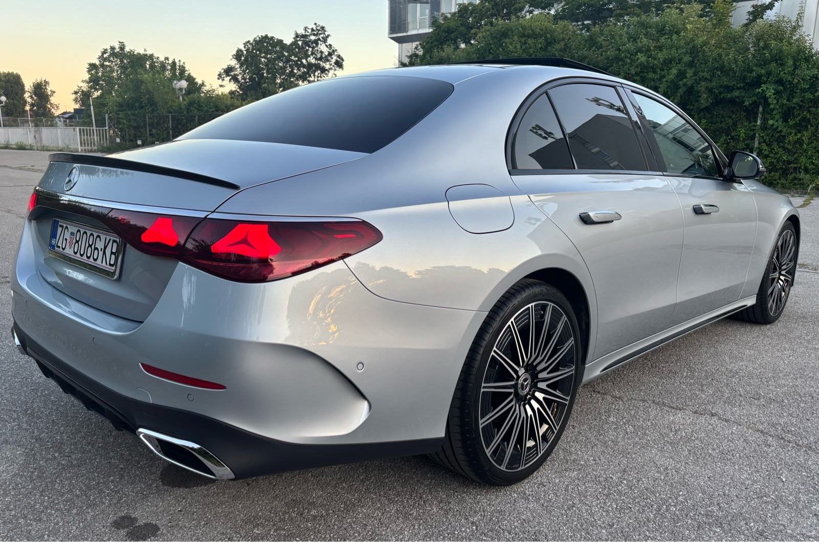 Mercedes-Benz E-klasa E 220d AMG, fotografija 4