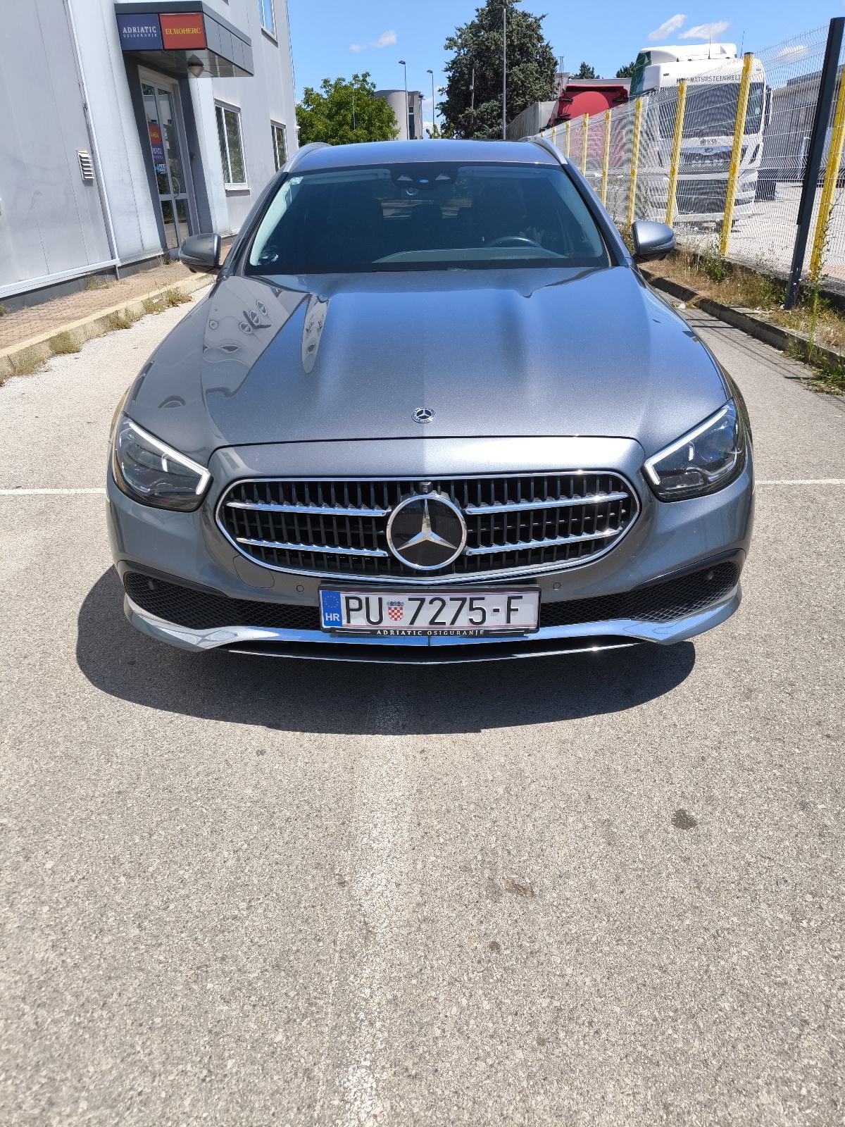 Mercedes-Benz E-klasa E-Hybrid automatik, pogled izvana - slika 1