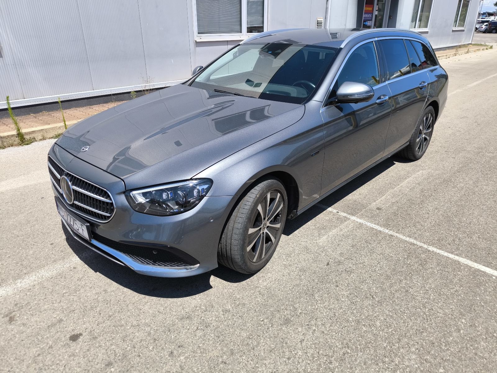 Mercedes-Benz E-klasa E-Hybrid automatik, pogled izvana - slika 2