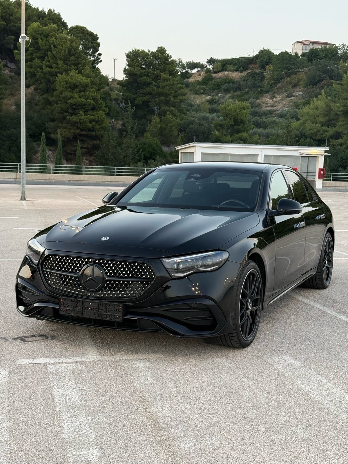 Mercedes-Benz E-klasa E 300 DE 4MATIC AMG, fotografija 1
