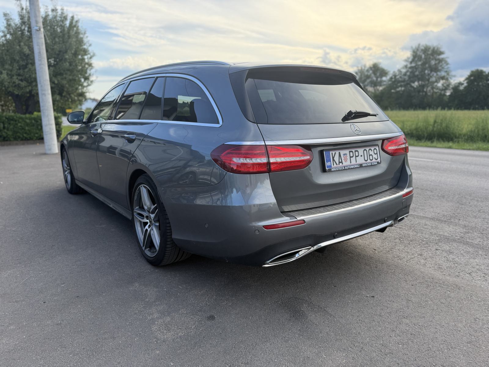 Mercedes-Benz E-klasa FULL AMG LOOK • PUN OPREME • GARANCIJA, pogled izvana - slika 5