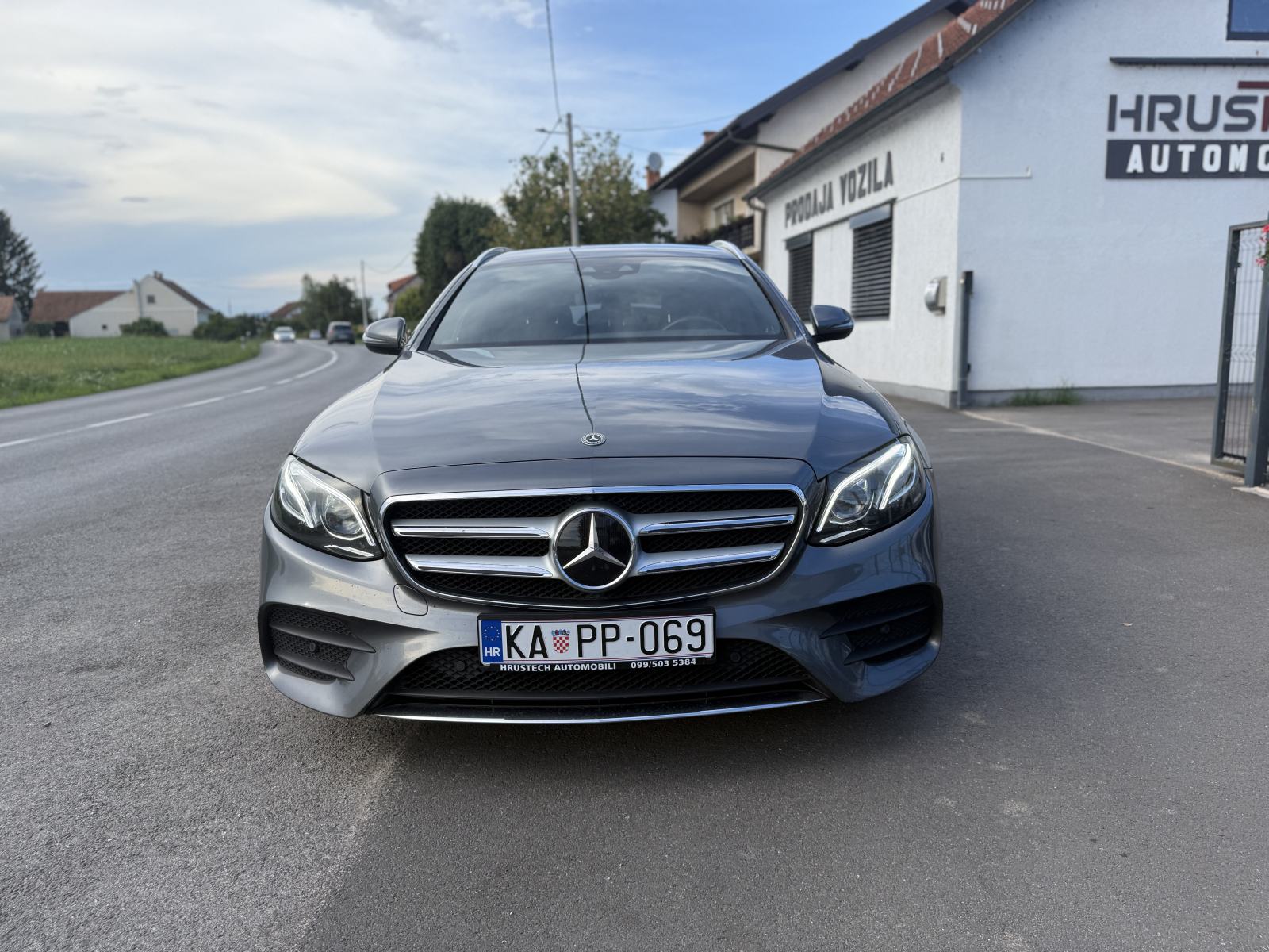 Mercedes-Benz E-klasa FULL AMG LOOK • PUN OPREME • GARANCIJA, pogled izvana - slika 2
