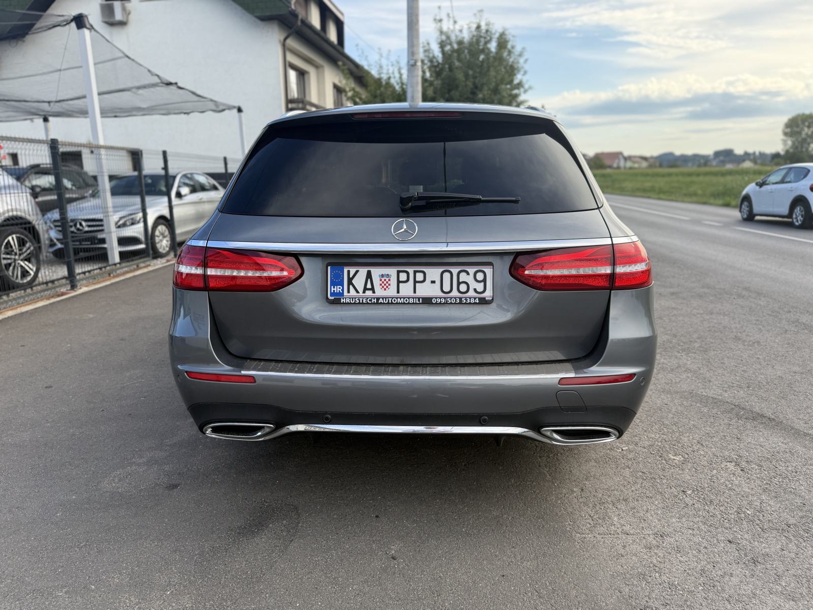 Mercedes-Benz E-klasa FULL AMG LOOK • PUN OPREME • GARANCIJA, fotografija 6