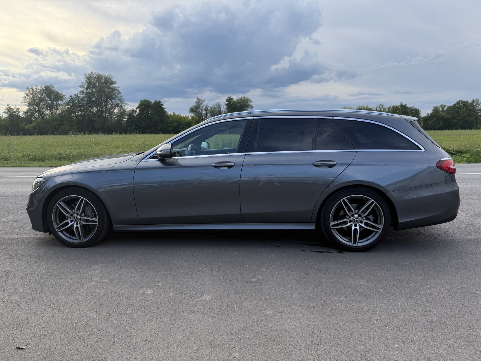 Mercedes-Benz E-klasa FULL AMG LOOK • PUN OPREME • GARANCIJA, pogled izvana - slika 4