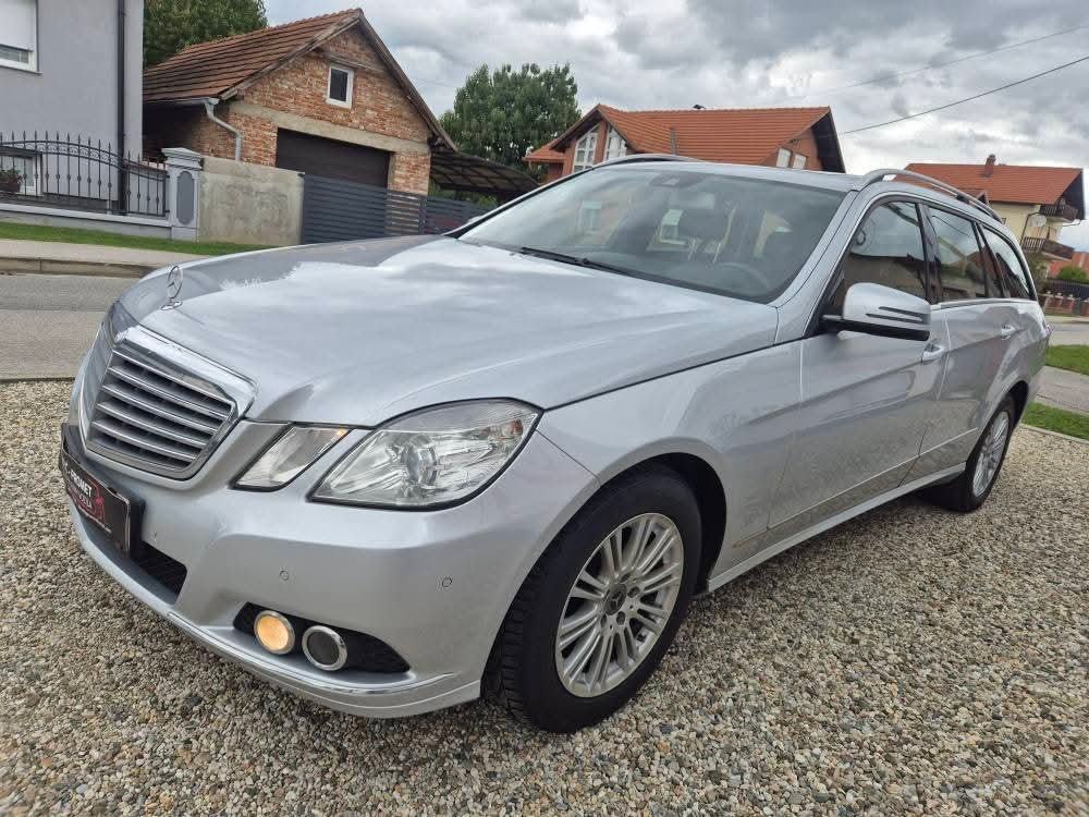 Mercedes-Benz E-klasa T-model 220 CDI,servisiran,reg.8/26,odličan, fotografija 4