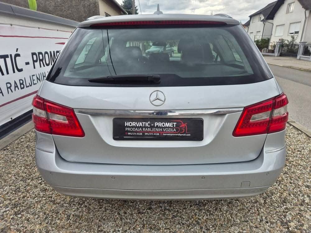 Mercedes-Benz E-klasa T-model 220 CDI,servisiran,reg.8/26,odličan, fotografija 7