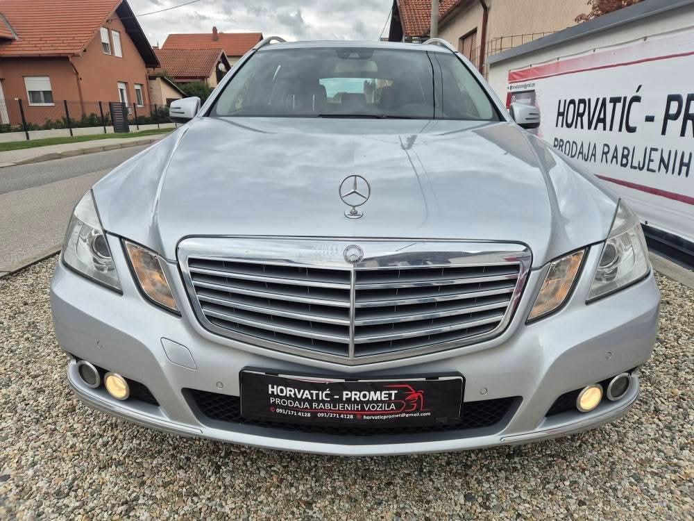 Mercedes-Benz E-klasa T-model 220 CDI,servisiran,reg.8/26,odličan, fotografija 9