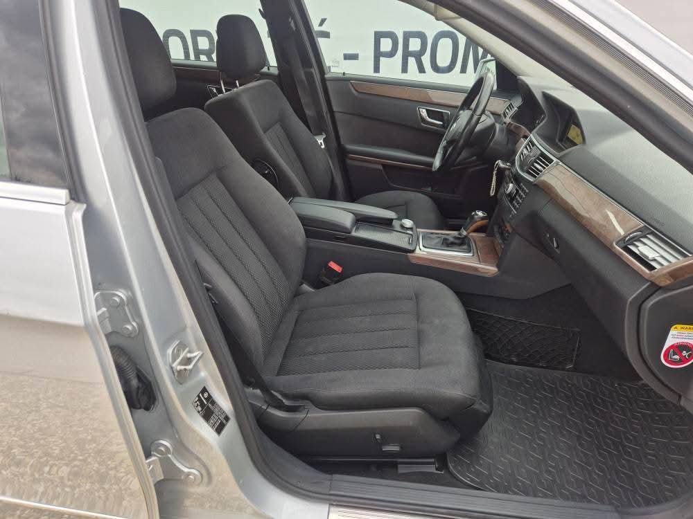 Mercedes-Benz E-klasa T-model 220 CDI,servisiran,reg.8/26,odličan, fotografija 12