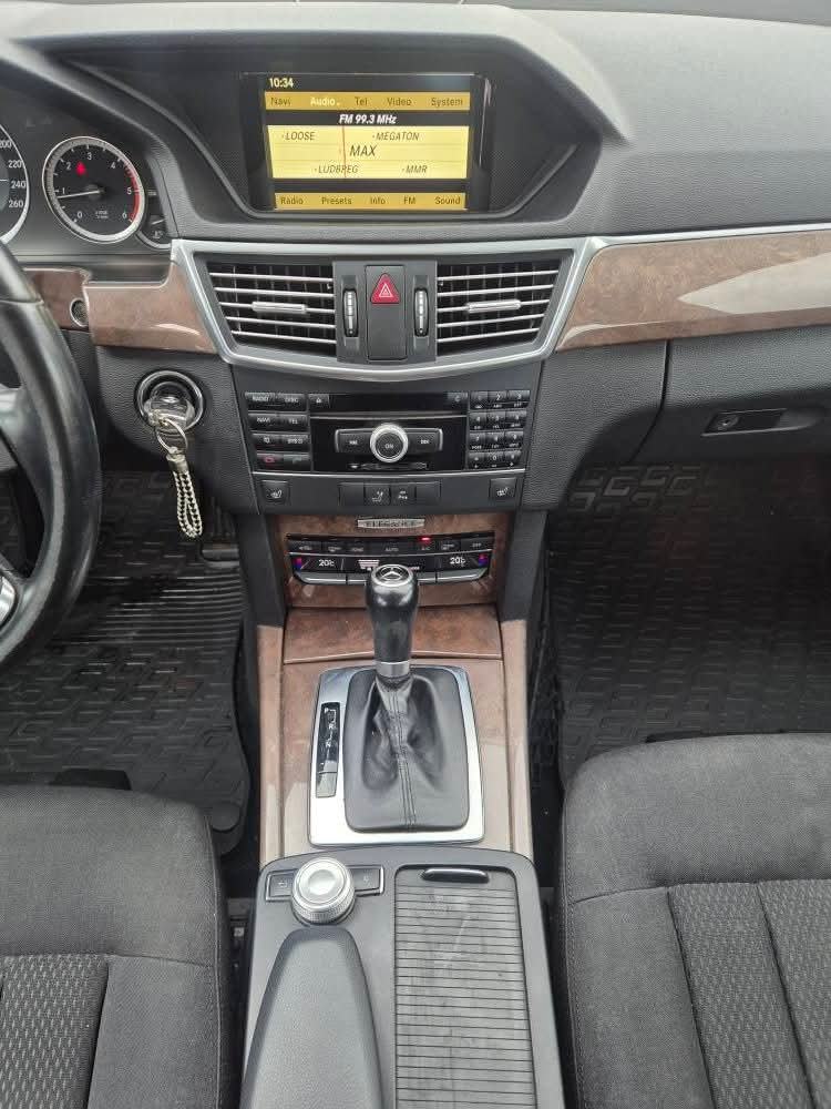 Mercedes-Benz E-klasa T-model 220 CDI,servisiran,reg.8/26,odličan, fotografija 14