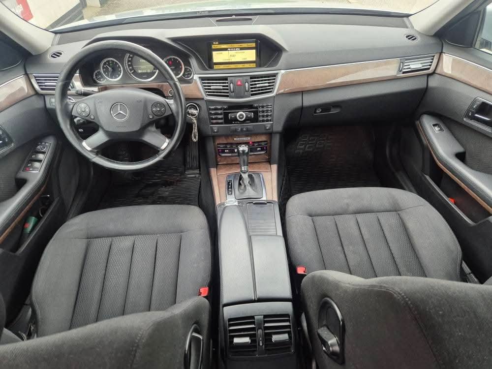 Mercedes-Benz E-klasa T-model 220 CDI,servisiran,reg.8/26,odličan, fotografija 17