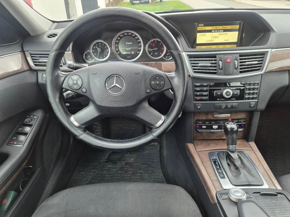 Mercedes-Benz E-klasa T-model 220 CDI,servisiran,reg.8/26,odličan, fotografija 18