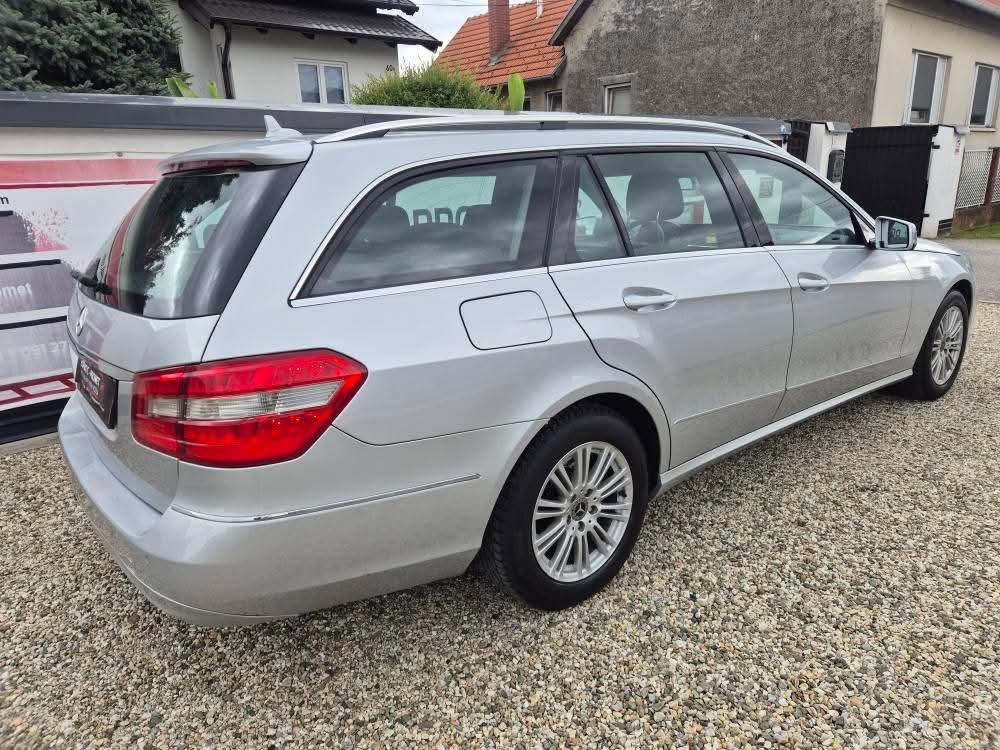 Mercedes-Benz E-klasa T-model 220 CDI,servisiran,reg.8/26,odličan, fotografija 19