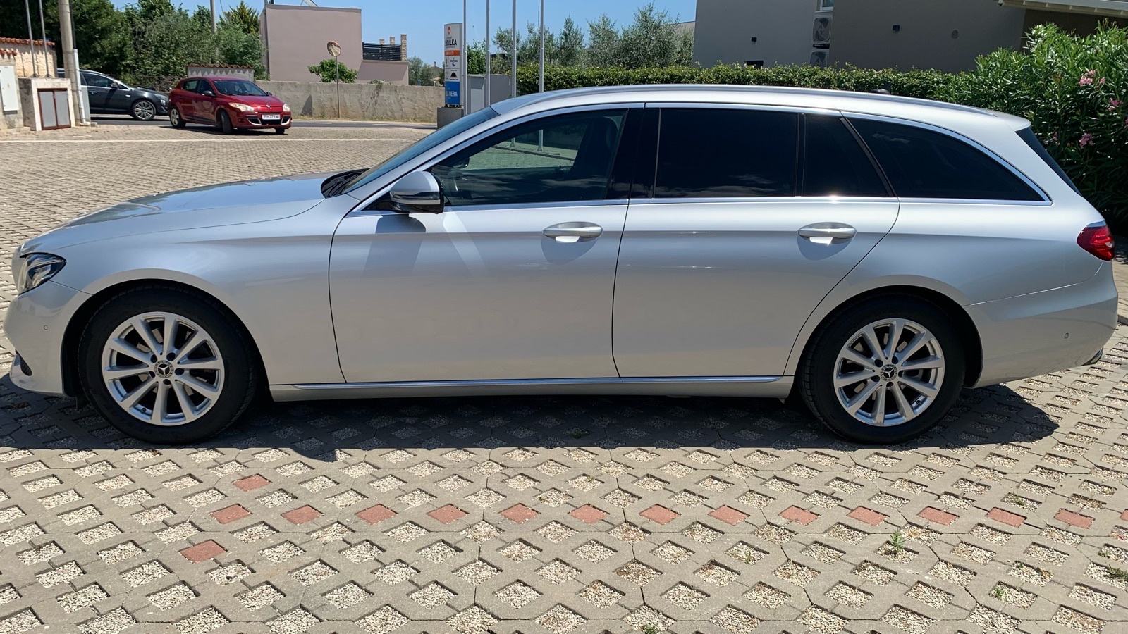 Mercedes-Benz E-klasa T-model 220 d HR regestriran! Kao nov!, pogled izvana - slika 3