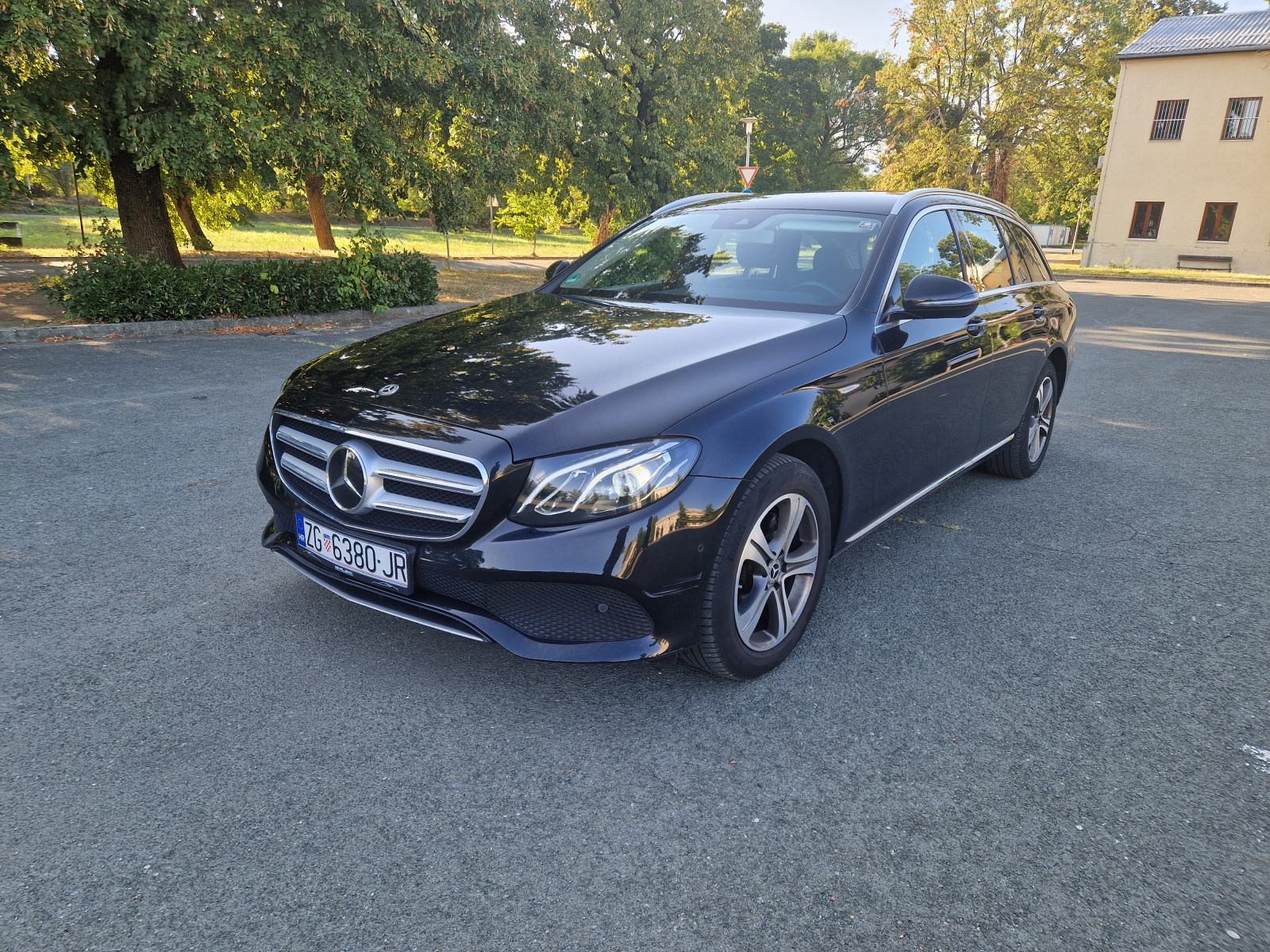 Mercedes-Benz E-klasa T-model 220 d, pogled izvana - slika 1