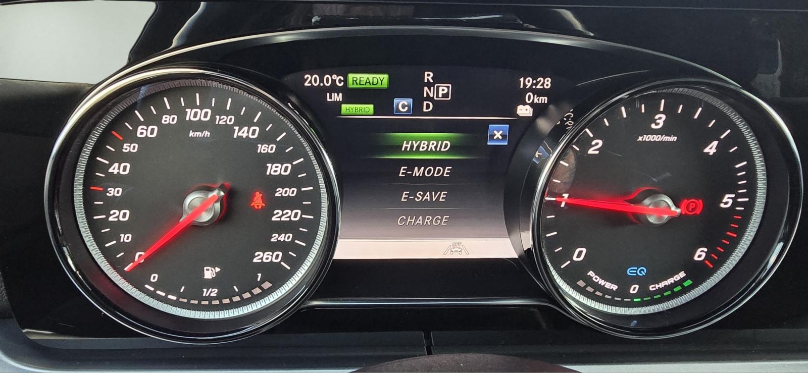 Mercedes-Benz E 300 D / KAMERA / HEAD UP/ 306 KS/, fotografija 9