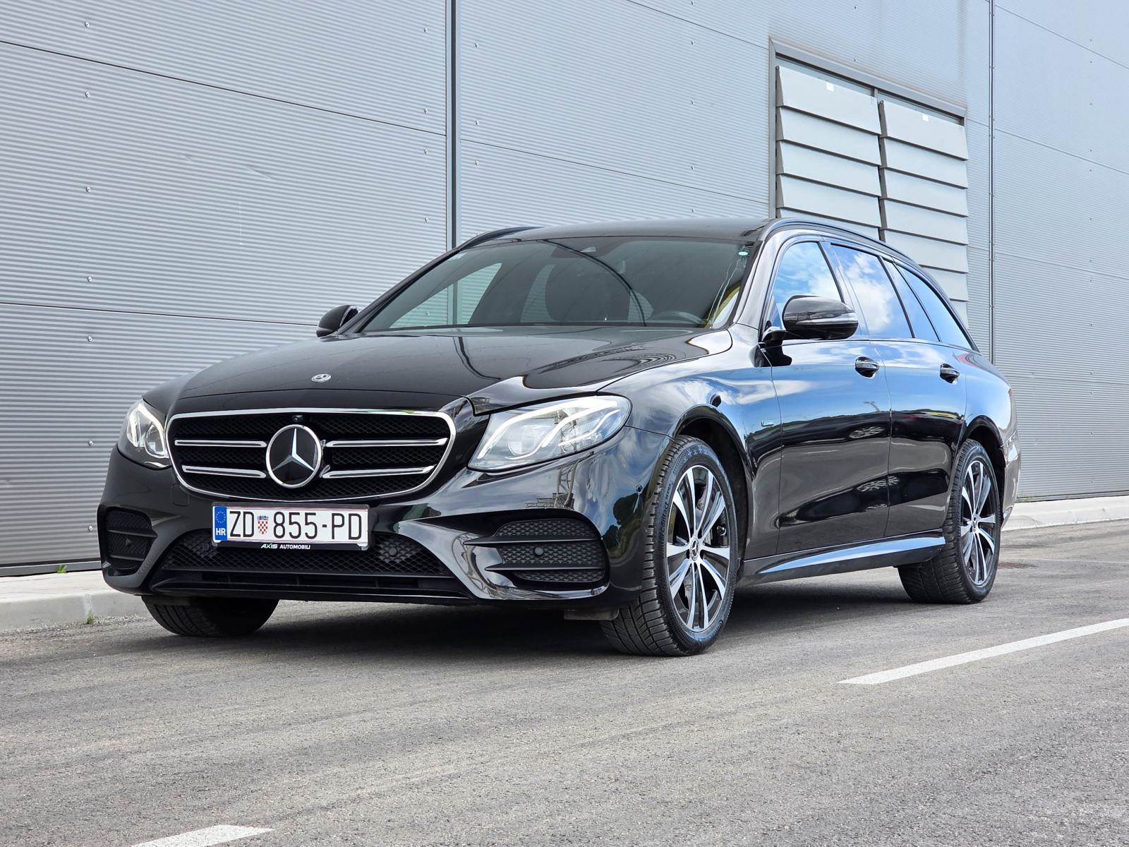 Mercedes-Benz E300 de T AMG Line |Pano |Burmester |Widescreen |Ambient, pogled izvana - slika 3