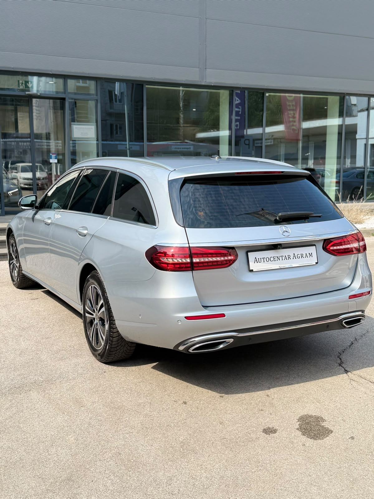 Mercedes-Benz E-klasa T-model E 220 d Karavan, fotografija 5