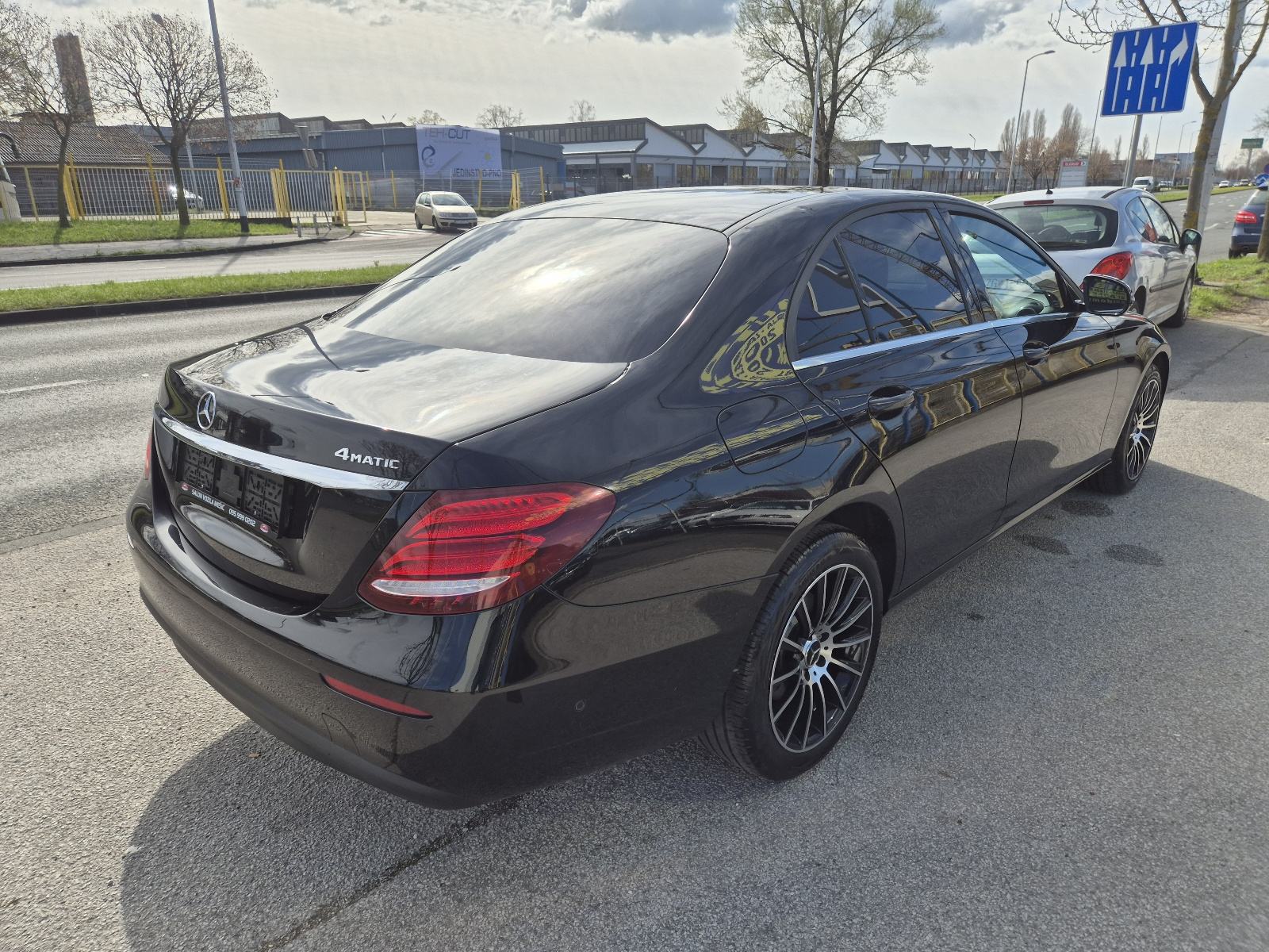 Mercedes-Benz E-klasa 220 d, 4Matic, odlično stanje, garancija..., fotografija 7