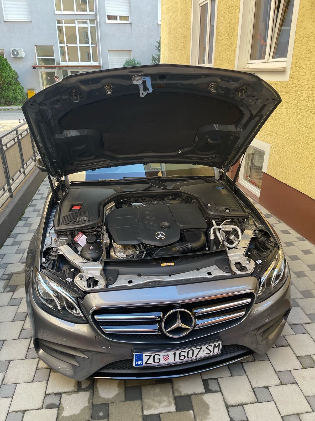Mercedes-Benz E200d - AMG 2020god, fotografija 7