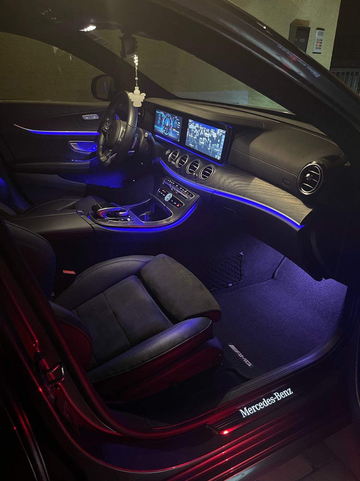 Mercedes-Benz E200d - AMG 2020god, fotografija 18