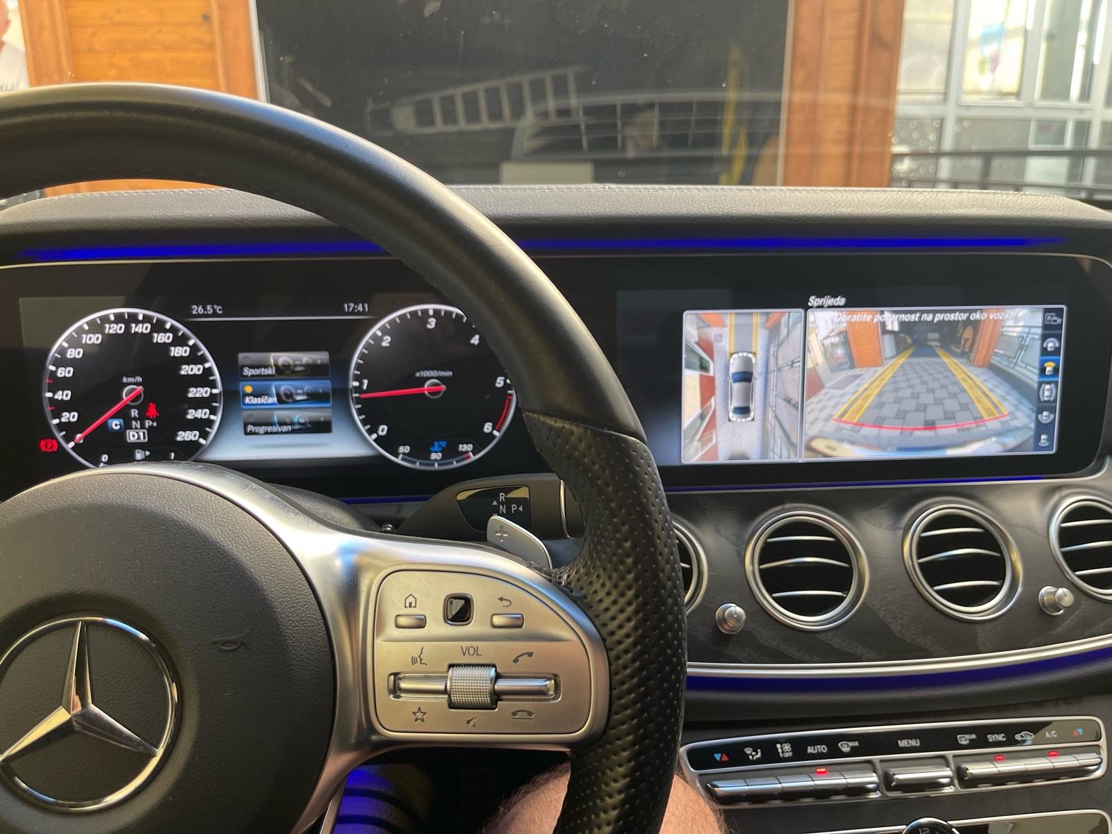 Mercedes-Benz E200d - AMG 2020god, fotografija 17