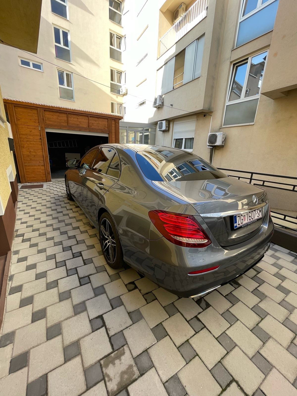 Mercedes-Benz E200d - AMG 2020god, fotografija 6