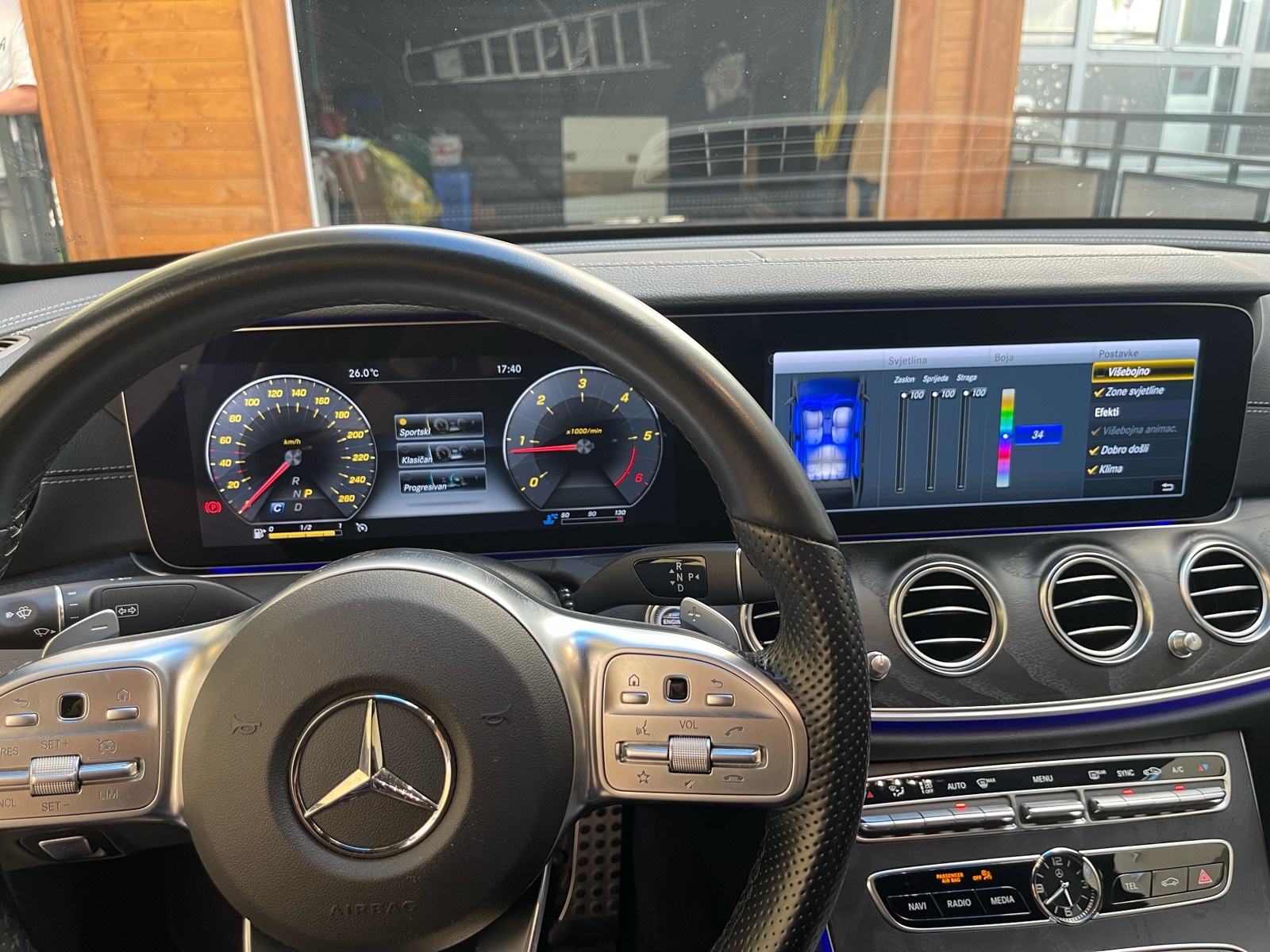 Mercedes-Benz E200d - AMG 2020god, fotografija 16