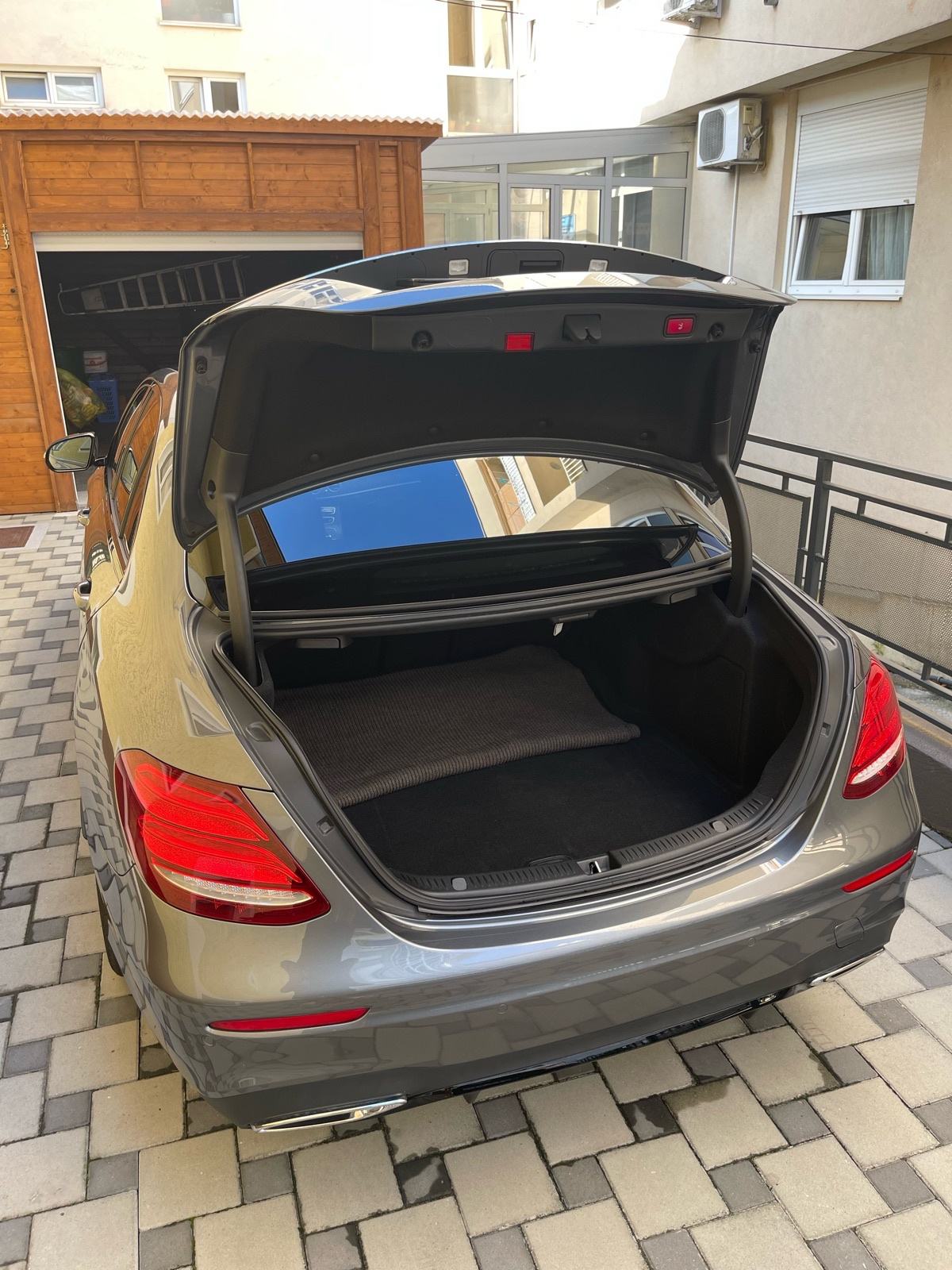 Mercedes-Benz E200d - AMG 2020god, fotografija 8