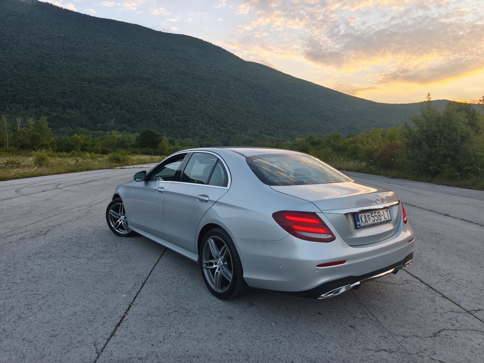 Mercedes-Benz E220 AMG line, pogled izvana - slika 3