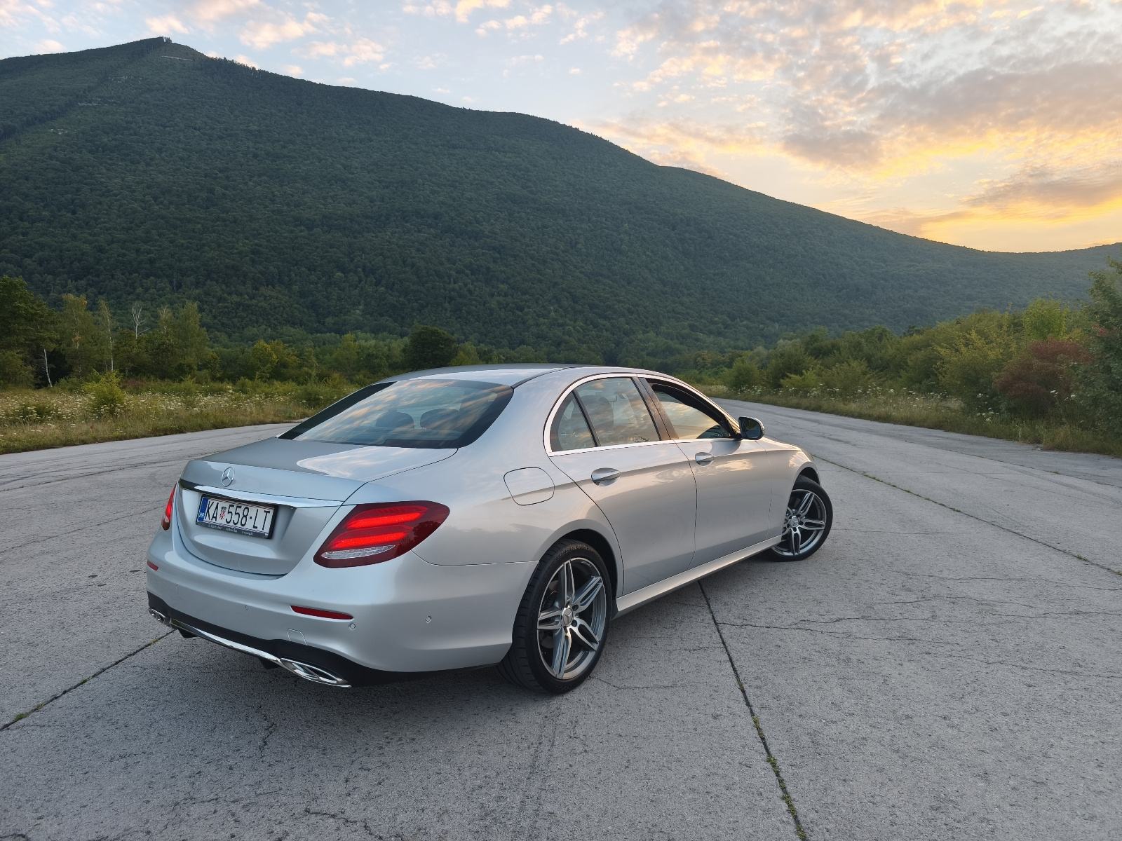 Mercedes-Benz E220 AMG line, pogled izvana - slika 4