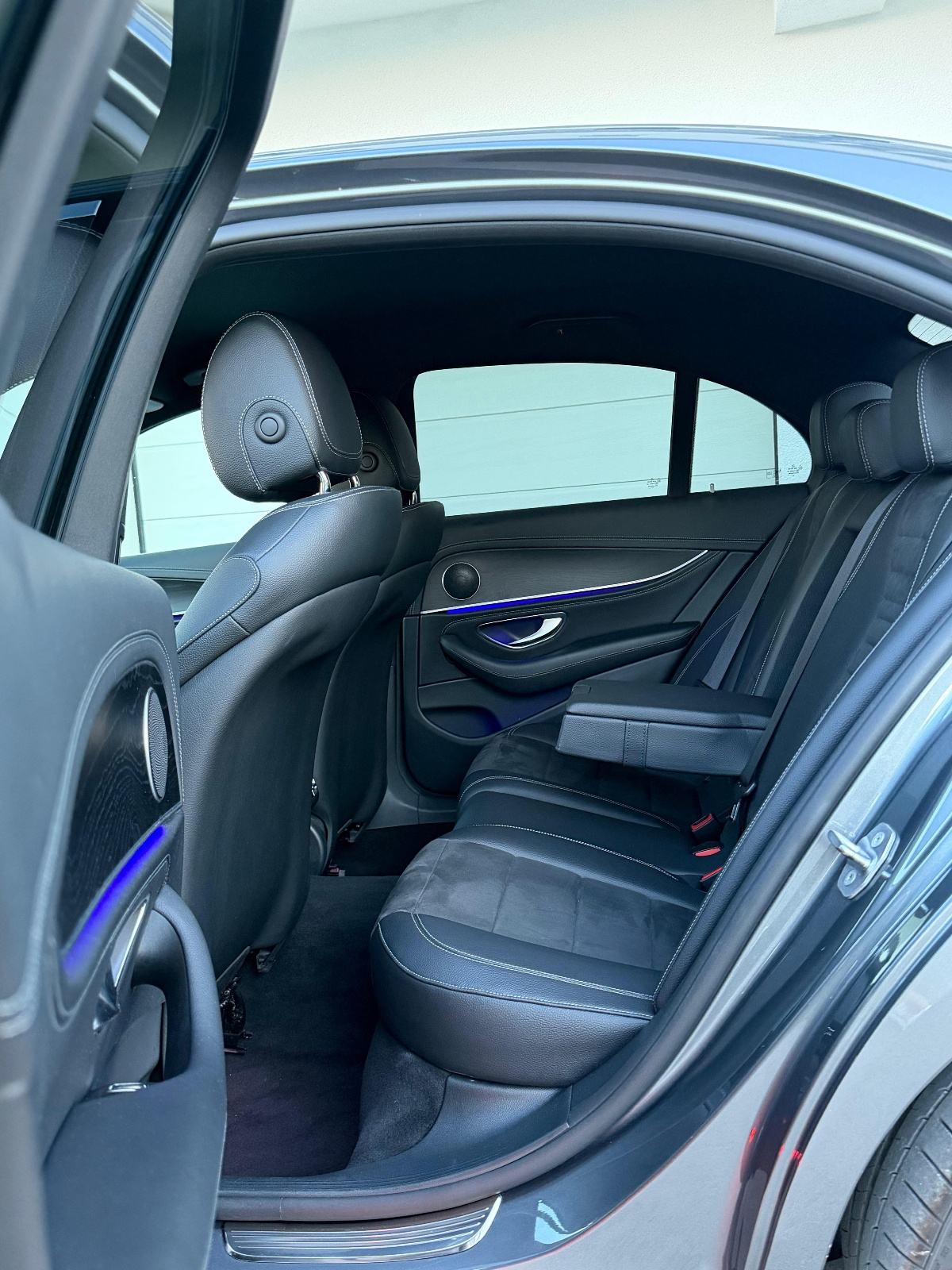 MERCEDES BENZ E220 D - 3xAMG PAKET - WIDESCREEN,KAMERA,AMBIENT LIGHT, fotografija 15