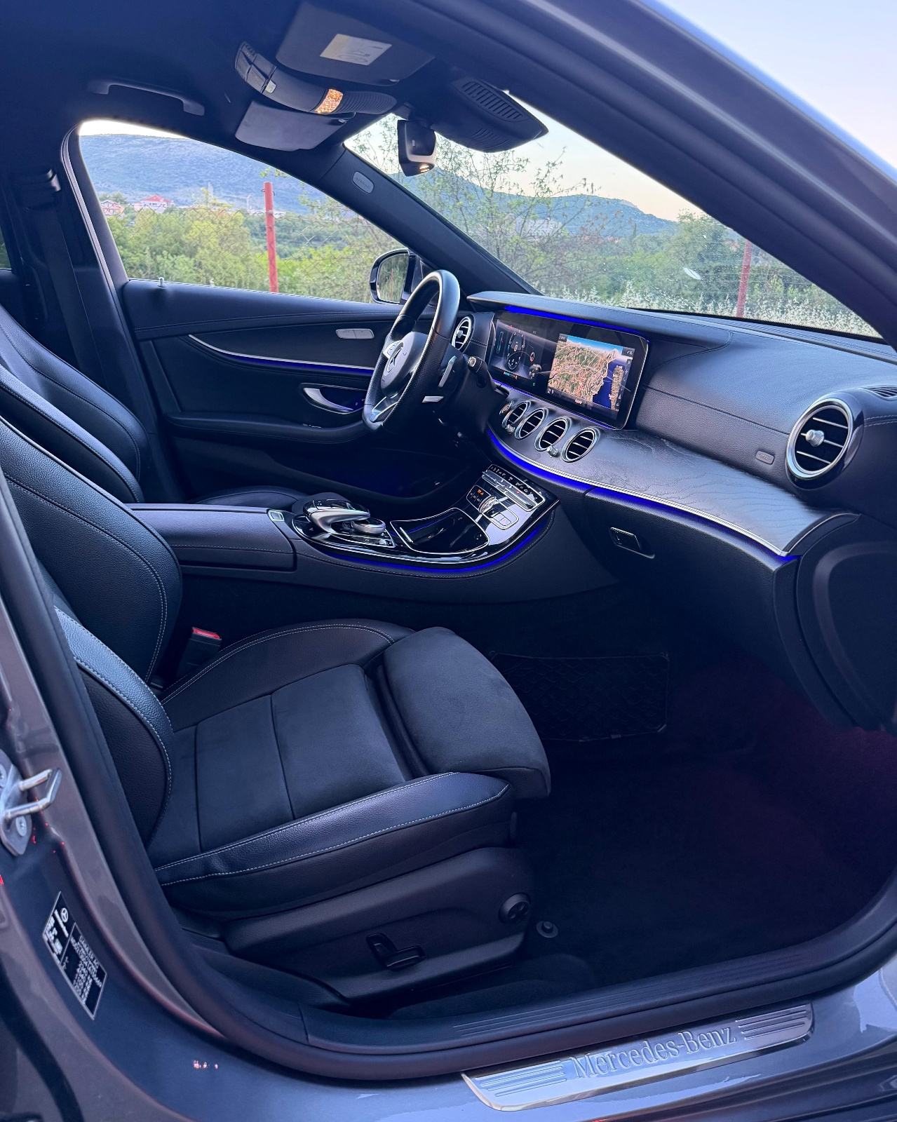 MERCEDES BENZ E220 D - 3xAMG PAKET - WIDESCREEN,KAMERA,AMBIENT LIGHT, fotografija 13