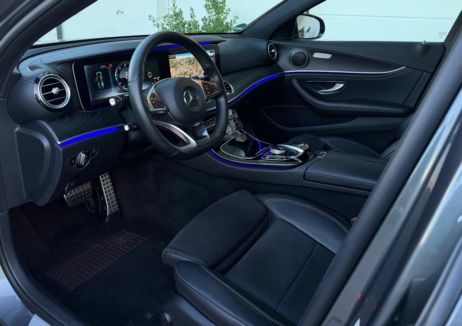 MERCEDES BENZ E220 D - 3xAMG PAKET - WIDESCREEN,KAMERA,AMBIENT LIGHT, fotografija 14