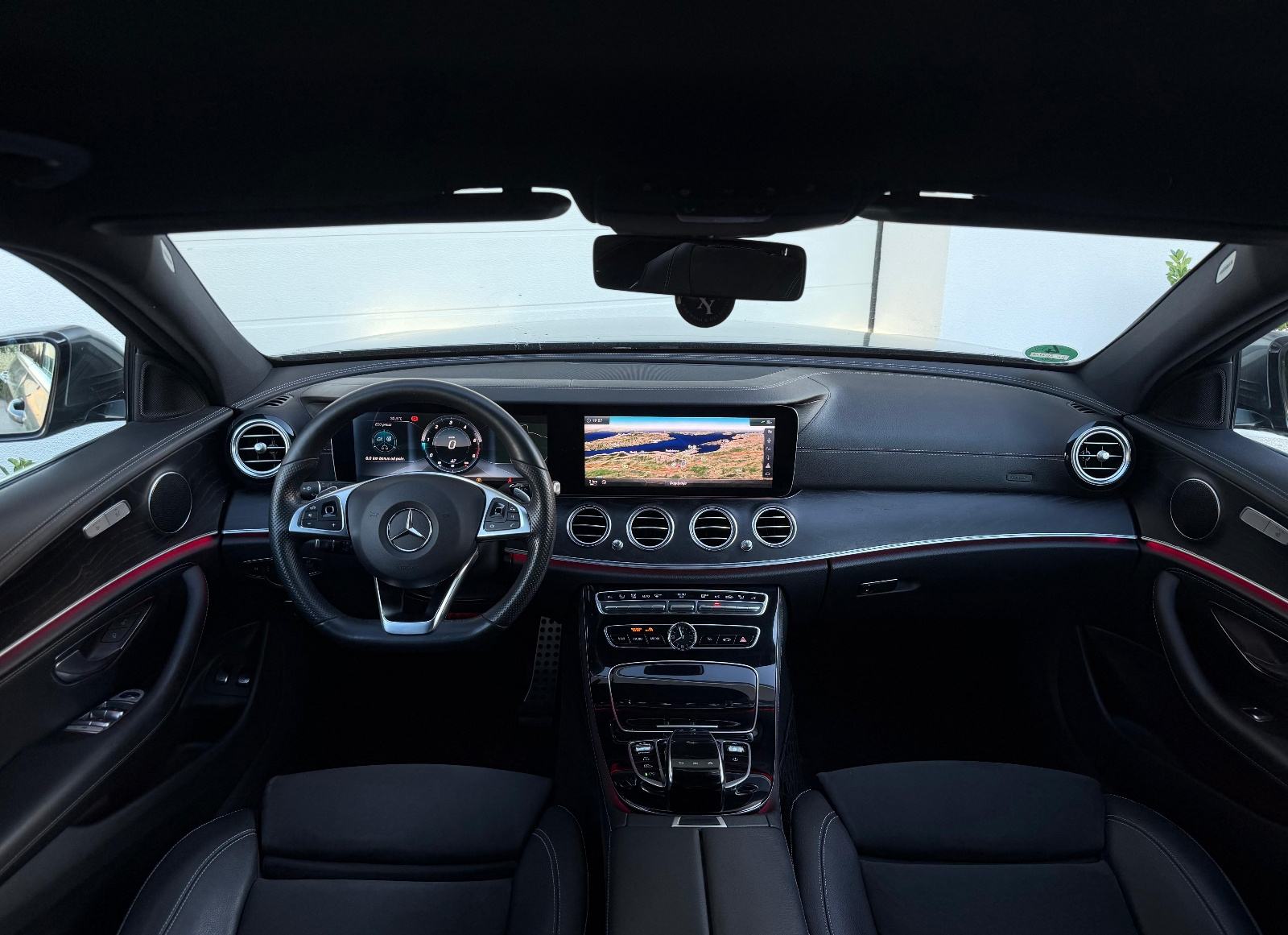 MERCEDES BENZ E220 D - 3xAMG PAKET - WIDESCREEN,KAMERA,AMBIENT LIGHT, fotografija 5