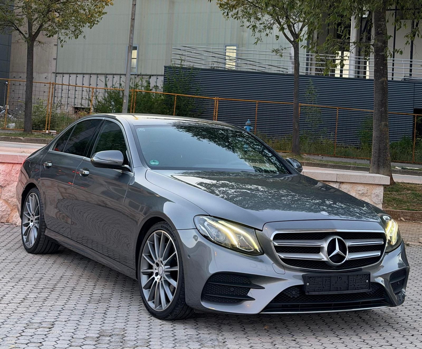 MERCEDES BENZ E220 D - 3xAMG PAKET - WIDESCREEN,KAMERA,AMBIENT LIGHT, fotografija 12