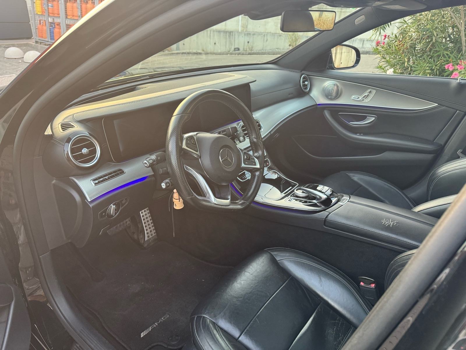 Mercedes Benz E220d AMG Line, Panorama,Seat memory, 360 kamera, HeadUp, fotografija 3