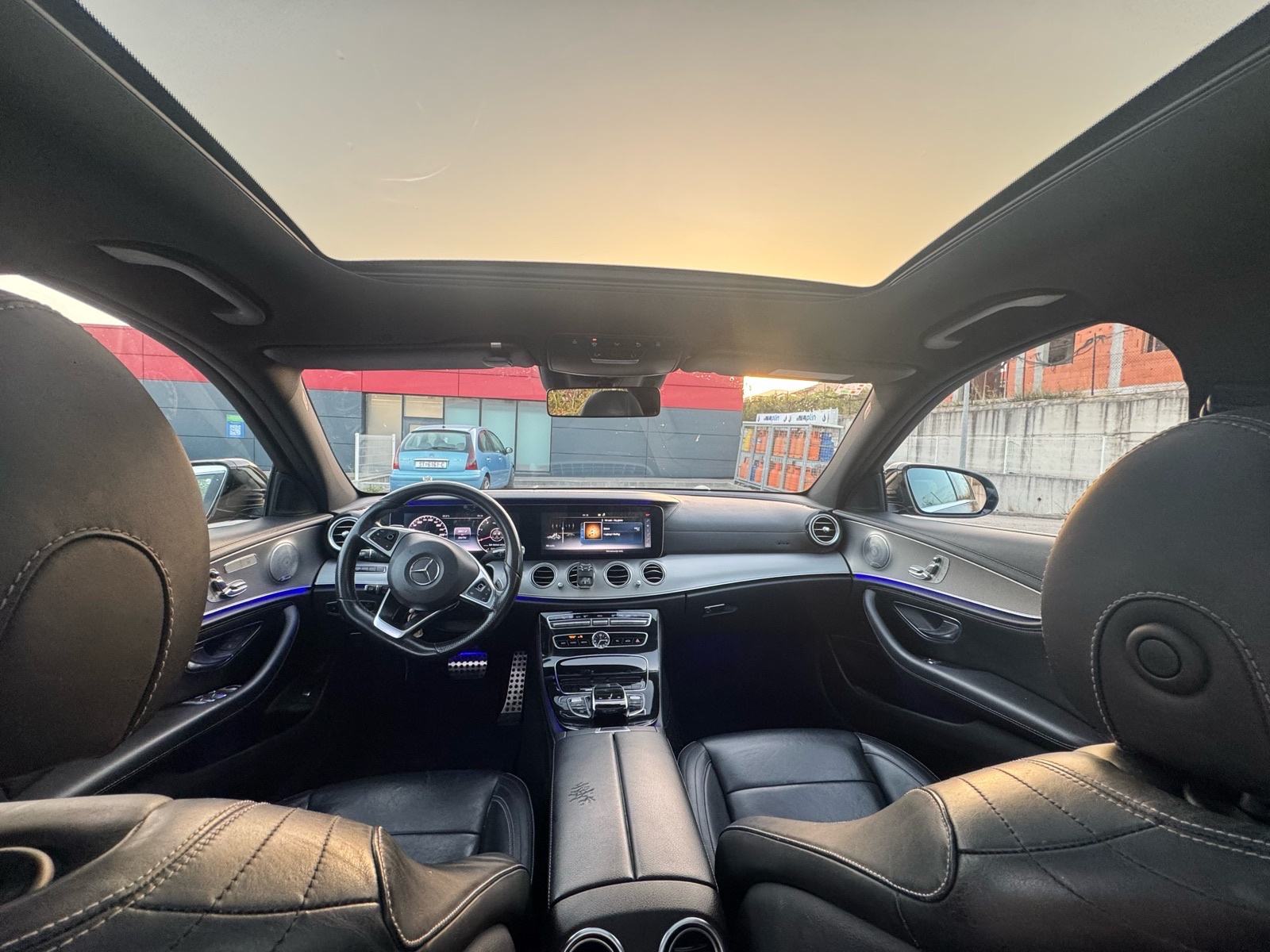Mercedes Benz E220d AMG Line, Panorama,Seat memory, 360 kamera, HeadUp, fotografija 5
