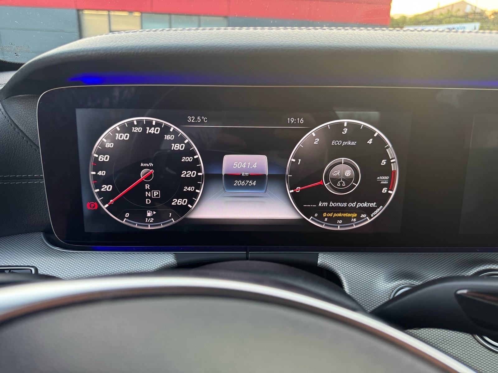 Mercedes Benz E220d AMG Line, Panorama,Seat memory, 360 kamera, HeadUp, fotografija 7