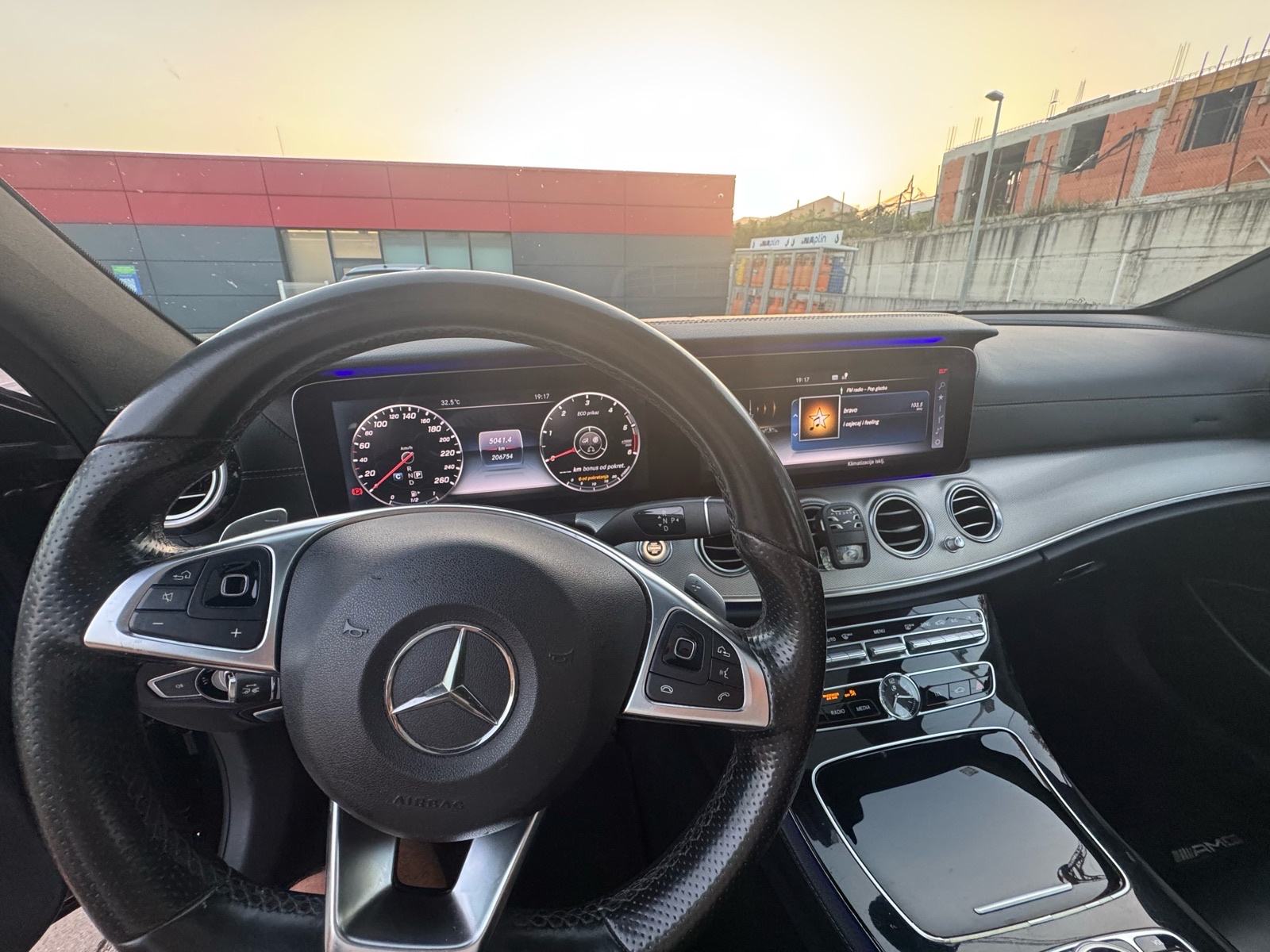 Mercedes Benz E220d AMG Line, Panorama,Seat memory, 360 kamera, HeadUp, fotografija 6