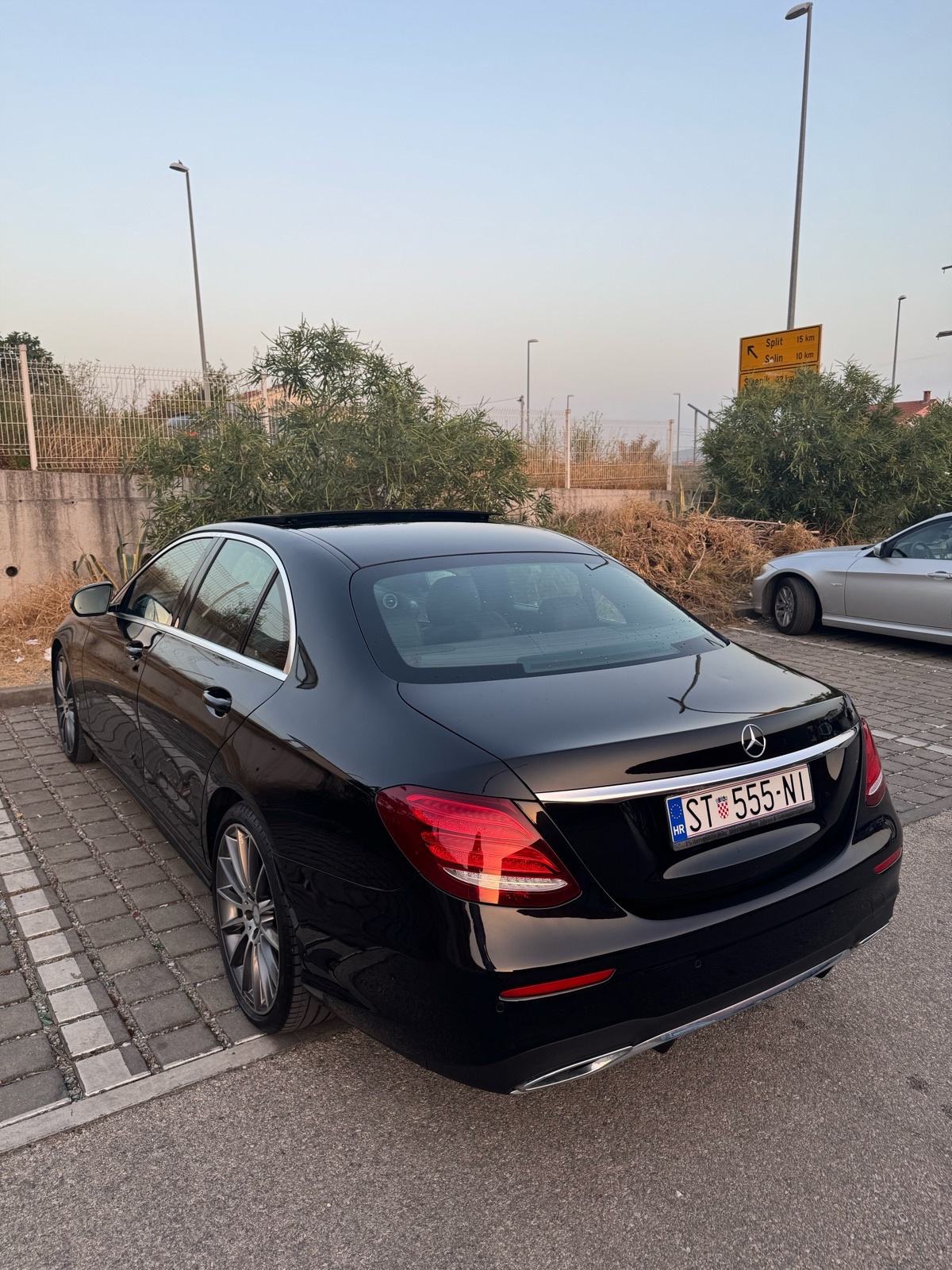 Mercedes Benz E220d AMG Line, Panorama,Seat memory, 360 kamera, HeadUp, fotografija 10