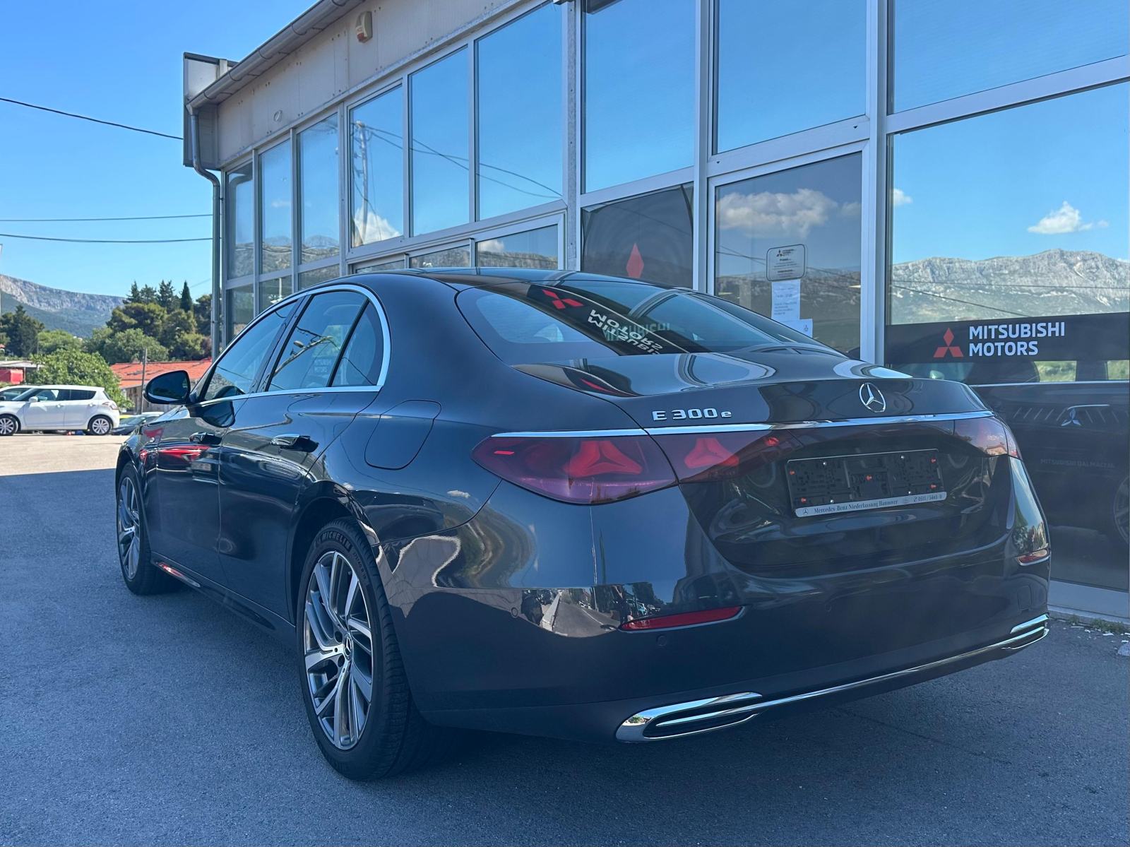 Mercedes-Benz E300 e Plug-in Hybrid 2024. godište (12/2024.), pogled izvana - slika 5