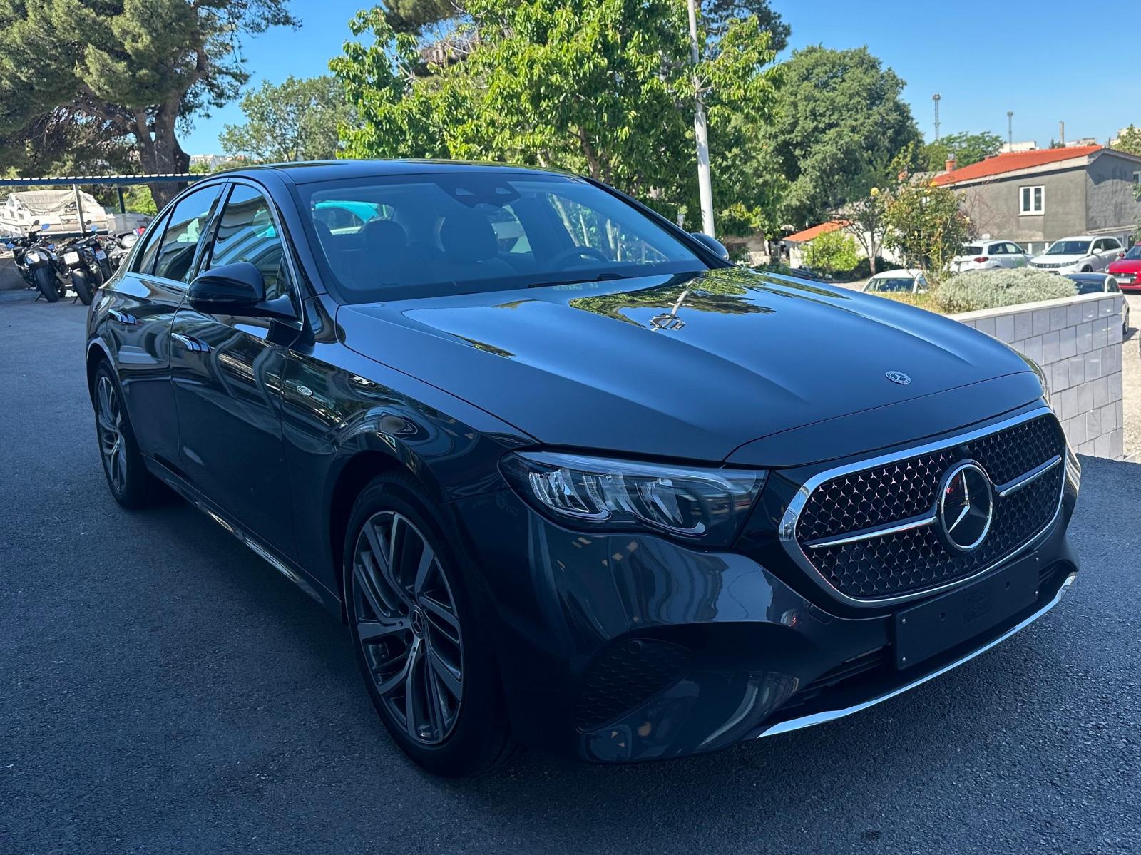 Mercedes-Benz E300 e Plug-in Hybrid 2024. godište (12/2024.), fotografija 9