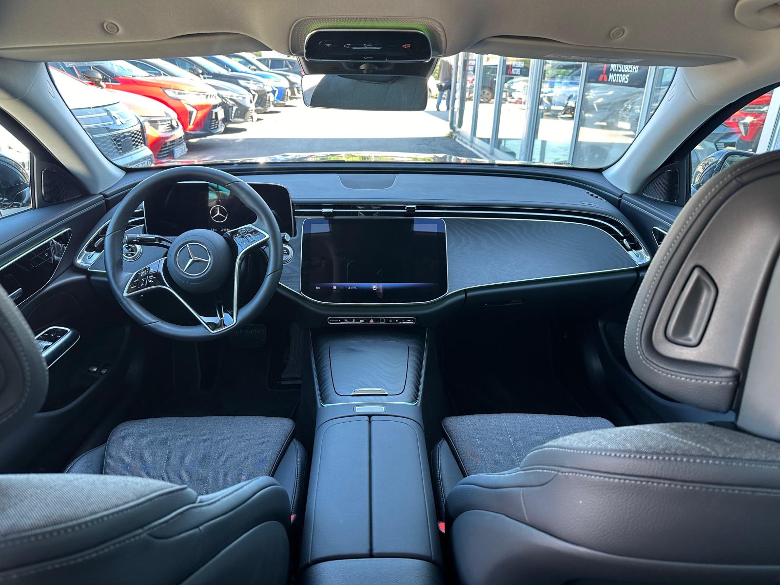 Mercedes-Benz E300 e Plug-in Hybrid 2024. godište (12/2024.), fotografija 14