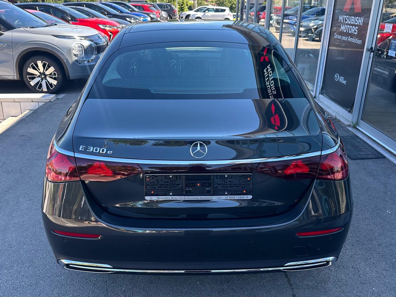 Mercedes-Benz E300 e Plug-in Hybrid 2024. godište (12/2024.), fotografija 6