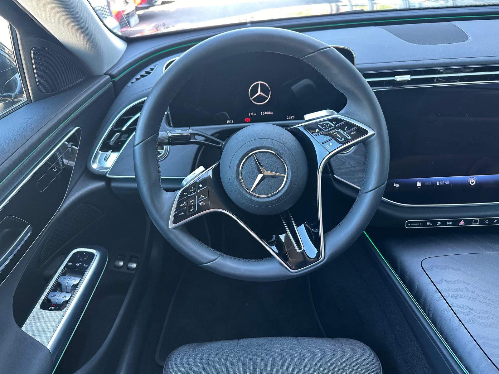 Mercedes-Benz E300 e Plug-in Hybrid 2024. godište (12/2024.), fotografija 11