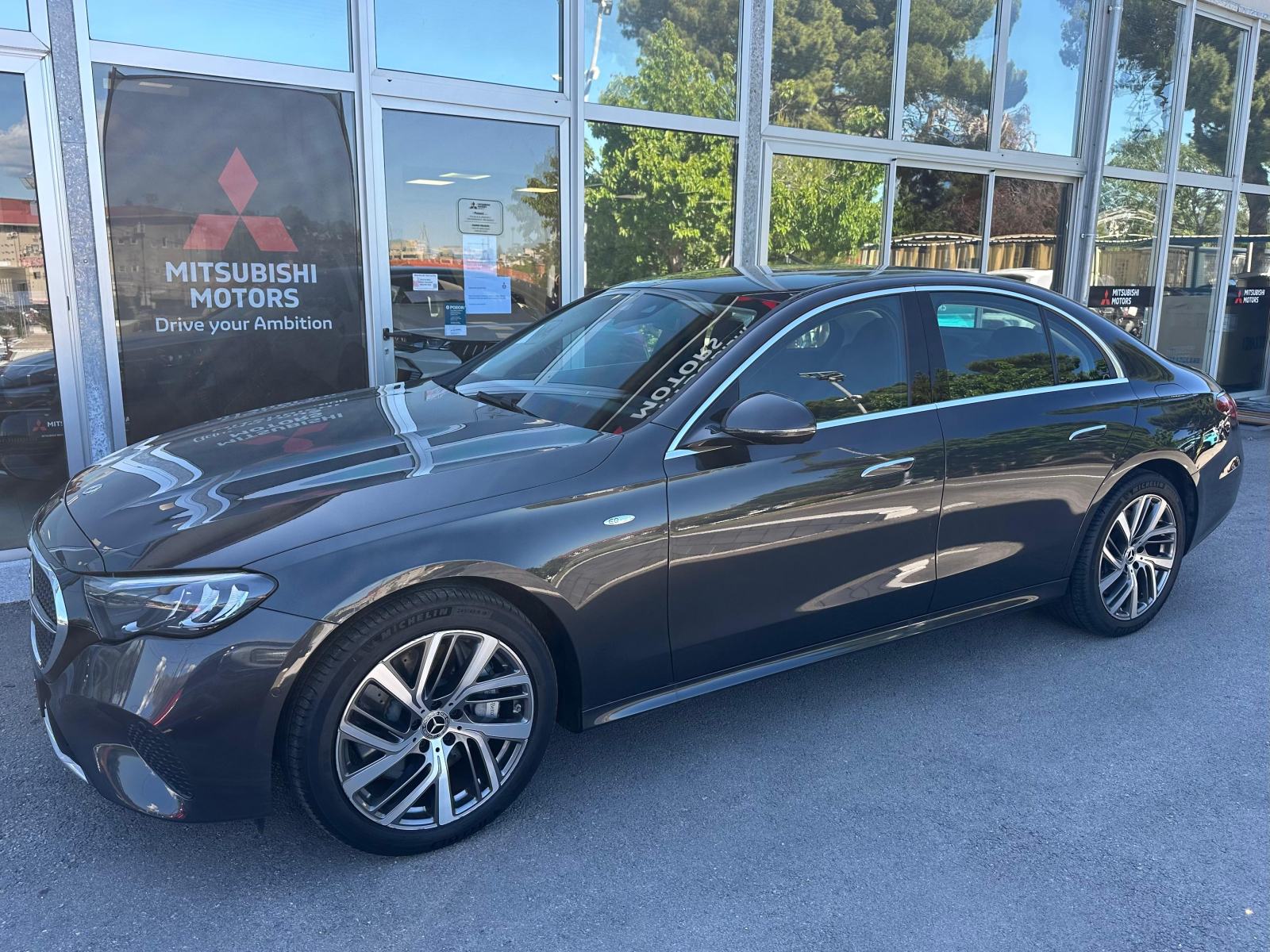 Mercedes-Benz E300 e Plug-in Hybrid 2024. godište (12/2024.), pogled izvana - slika 1